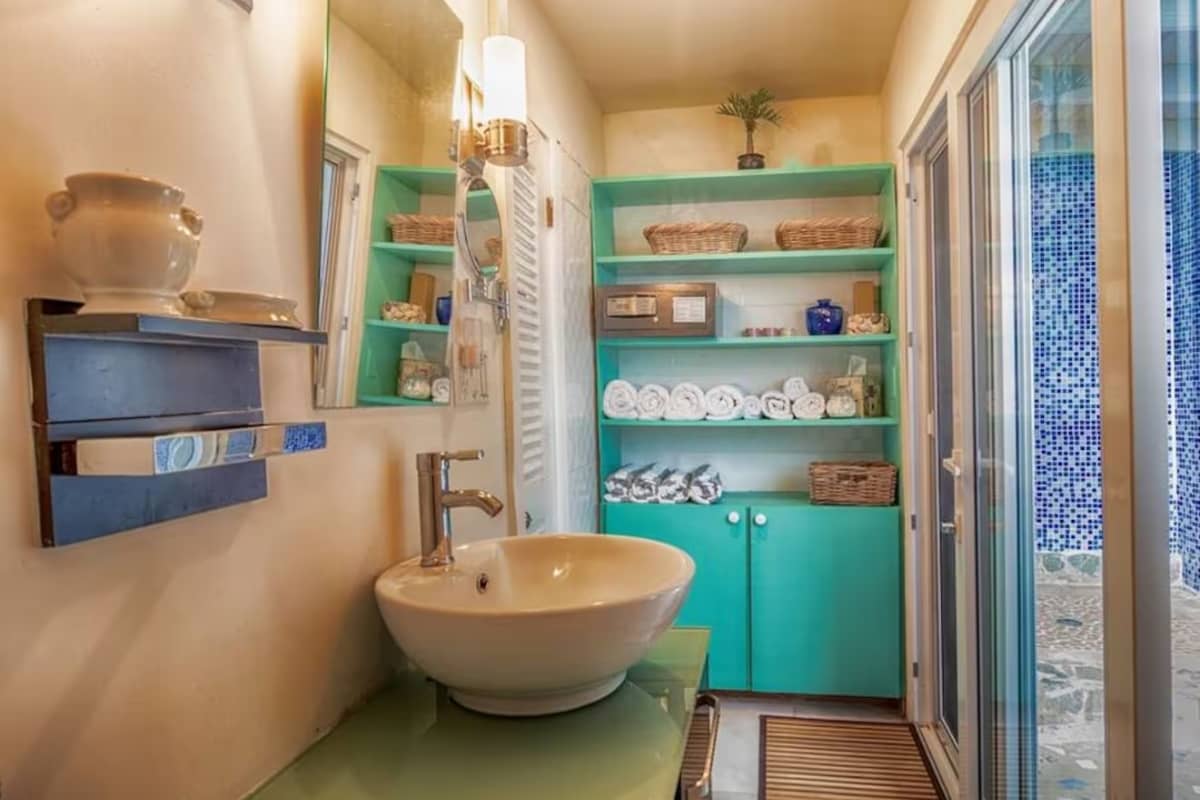 cottage bathroom