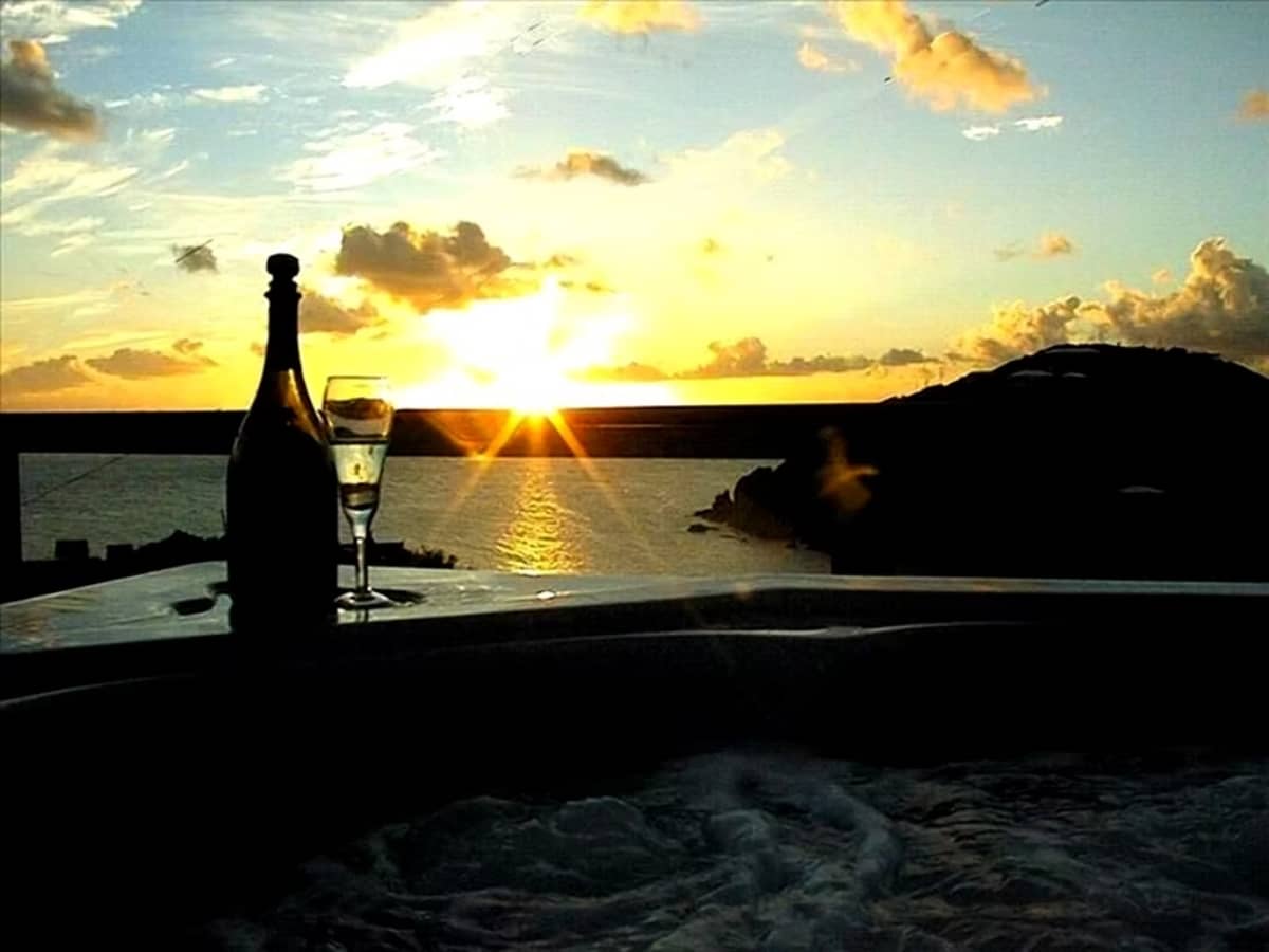 Andante By The Sea hot tub with wine