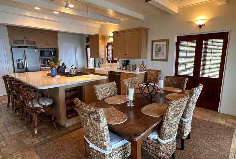 Cinnamon Stones dining room