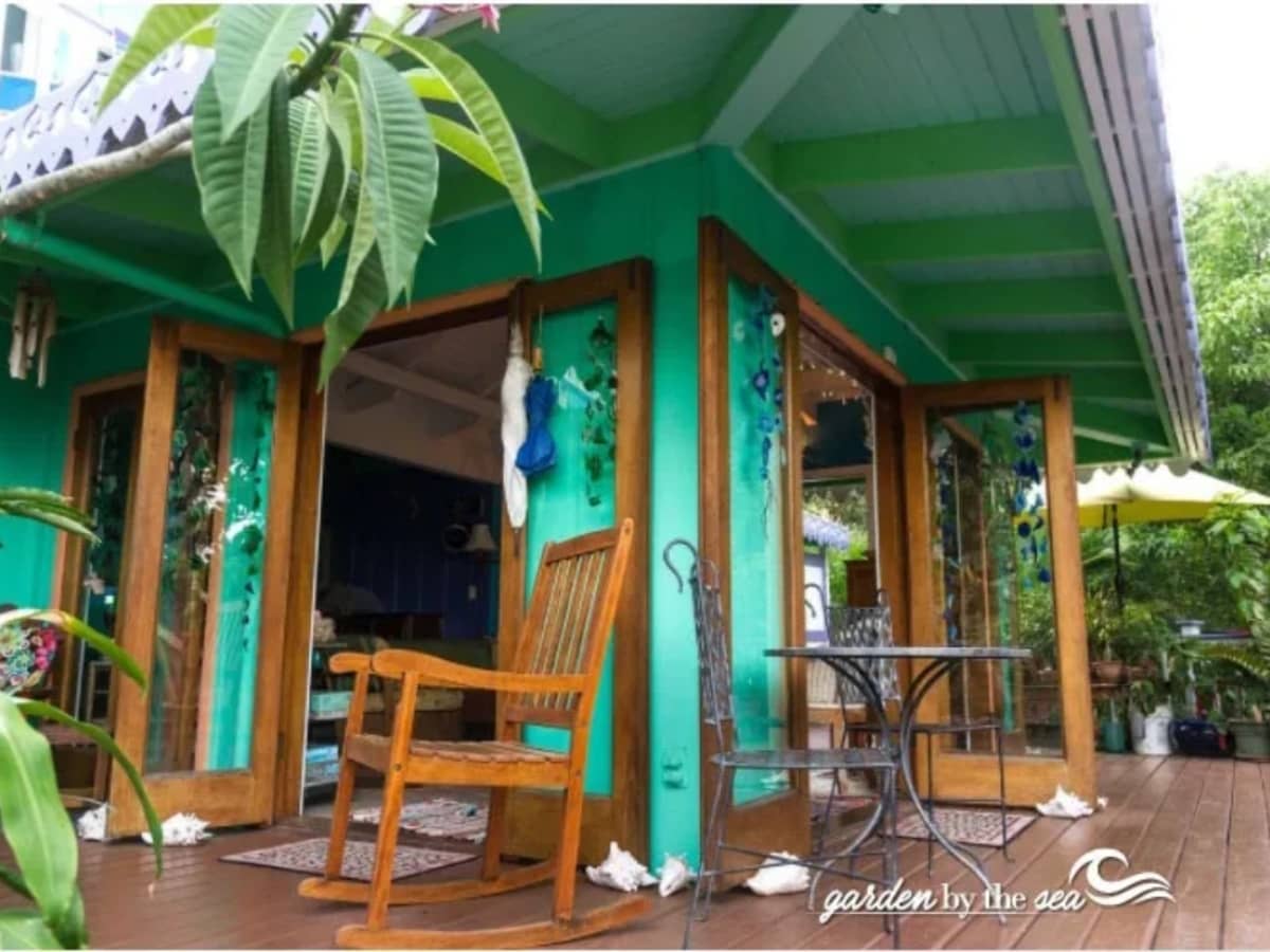 Garden By The Sea outdoor sitting area