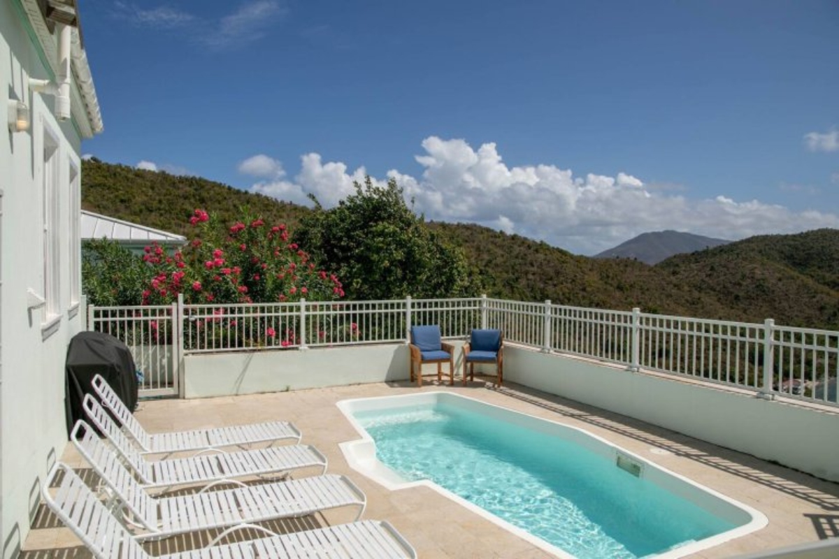 Sugarview Villa swimming pool